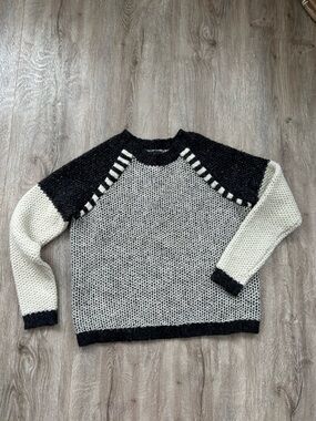 Women's Black & Cream Contrast Knit Crewneck Sweater